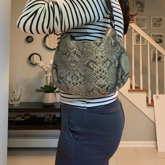 Real leather Banana Republic bag - Picture 8 of 9